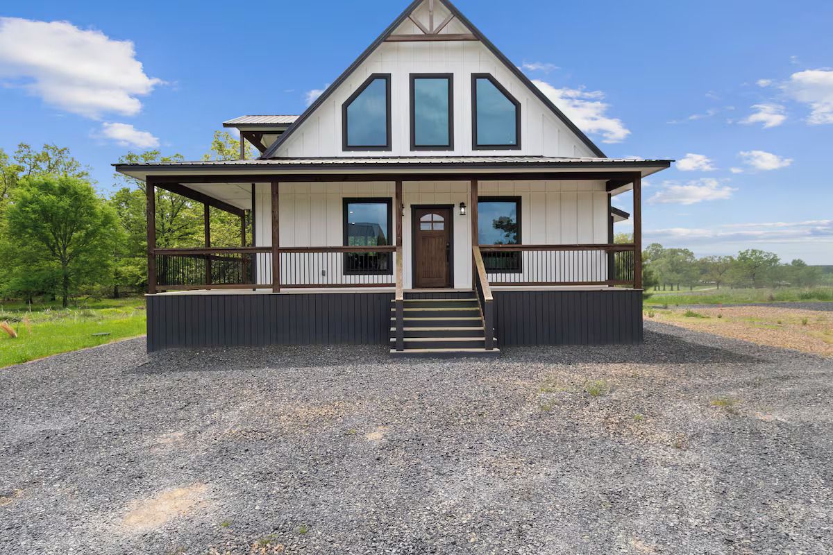 COZY 2-BEDROOM CABIN