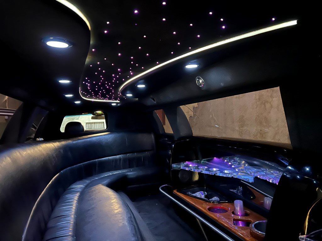 TIFANY LIMO 8 PASSENGER