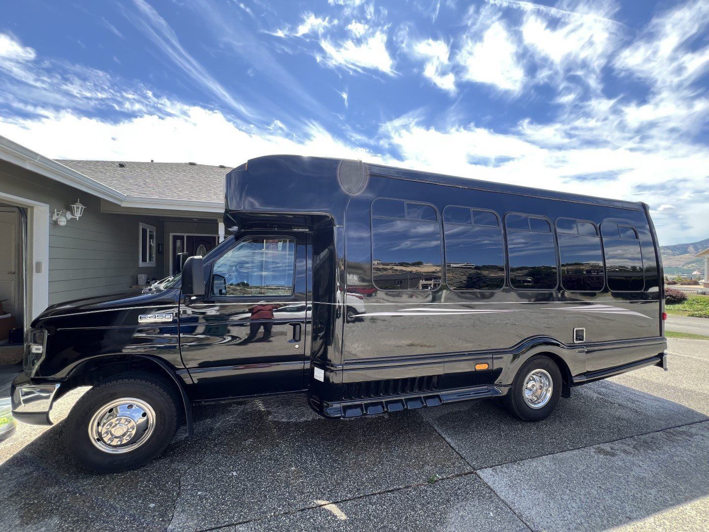 LIMO BUS