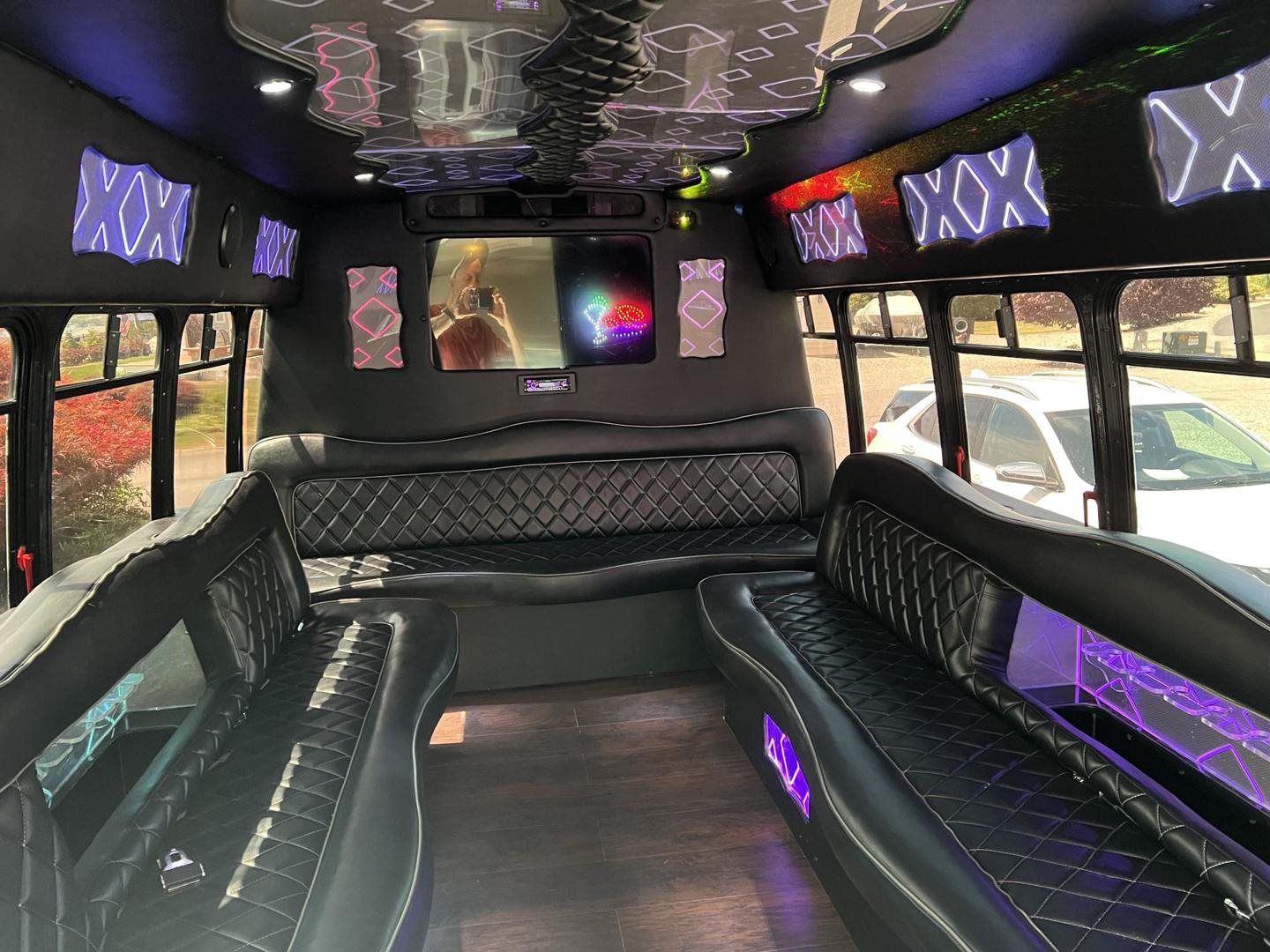 LIMO BUS
