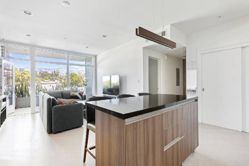  482 S Arroyo Pkwy #304