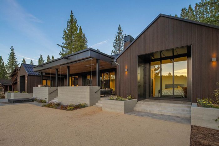 Replacement windows Loomis, CA installed on contemporary home, maximizing natural light, efficiency, and modern curb appeal.