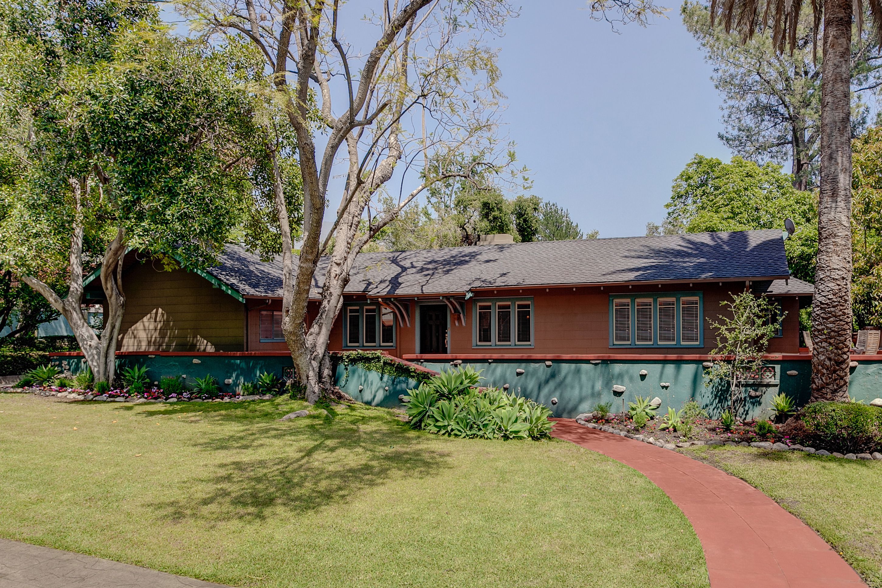 house model at 1992 Mar Vista
