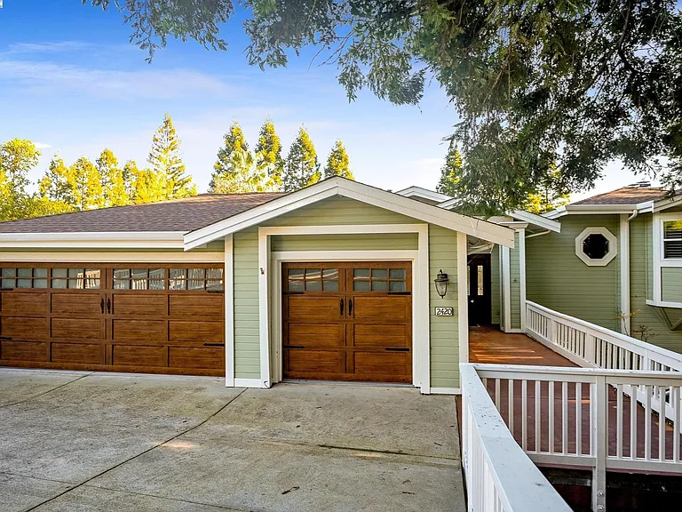 2420 Overlook Dr, Walnut Creek