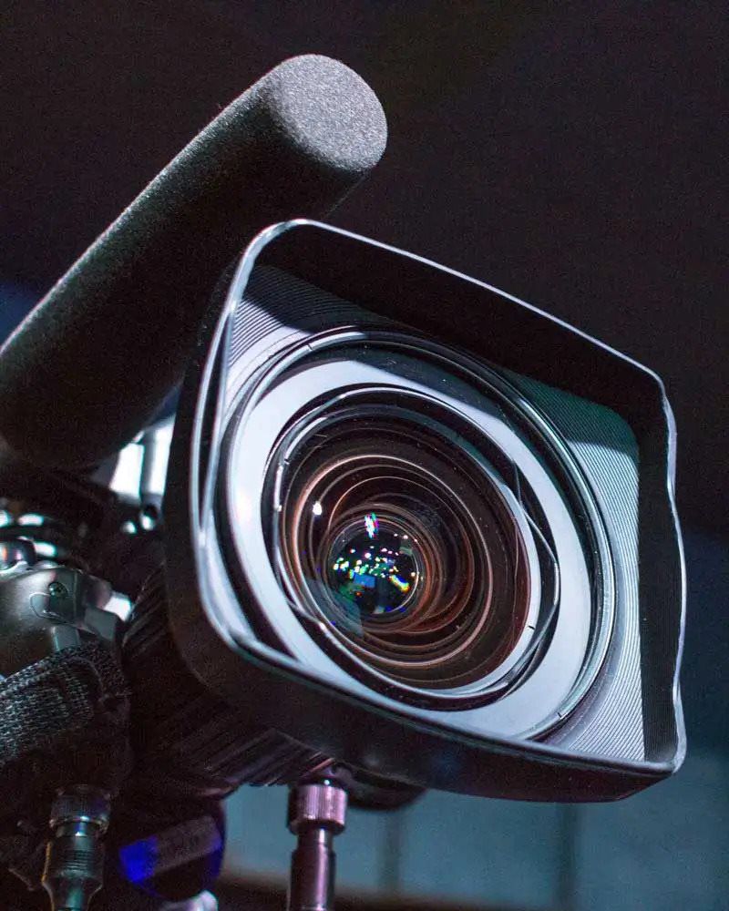 CAMERAS & PROJECTORS