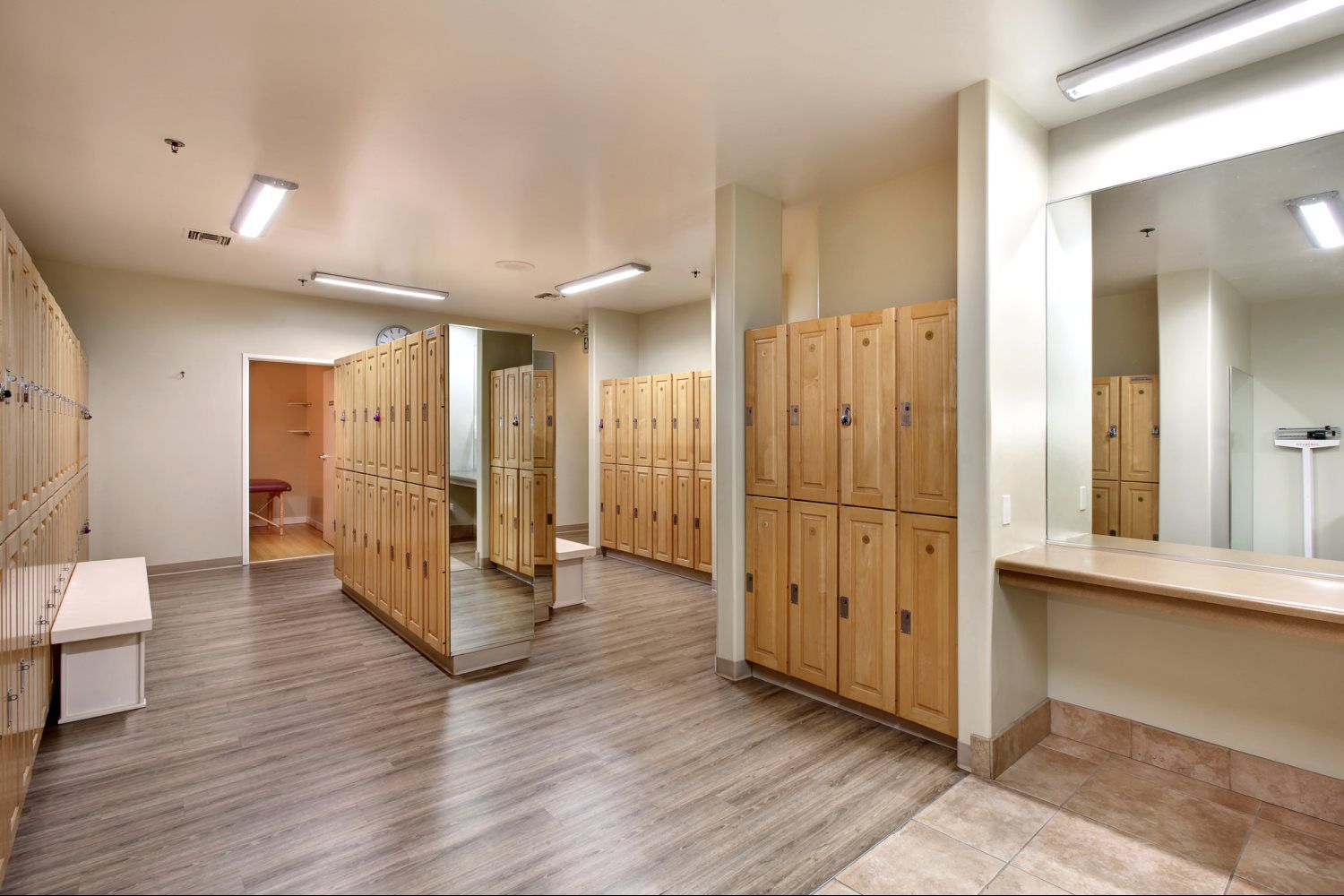 Locker Room Showers Zen Den Yoga School And Retreat Center 