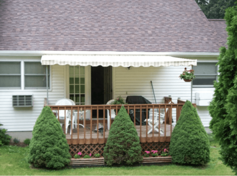 This white metal door awning adds a modern, minimalist touch to the home's entrance. Weather-resistant and low-maintenance, it's ideal for residential properties in New York and beyond.