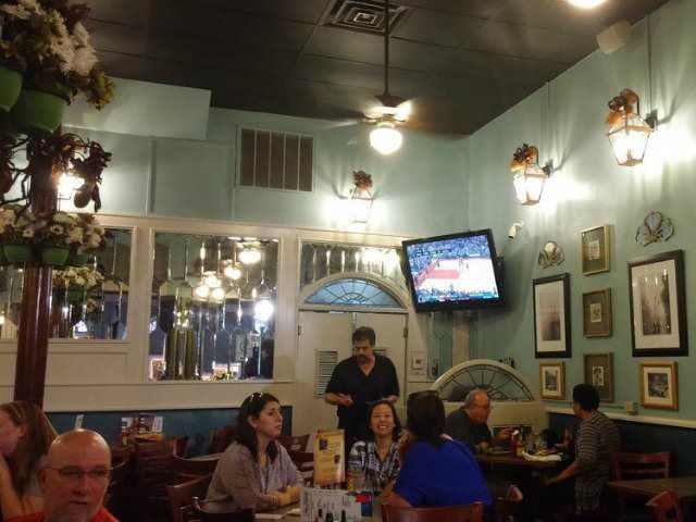 customer in restaurant 