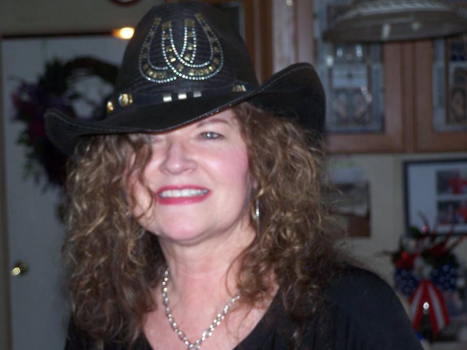 woman with a kinky hair