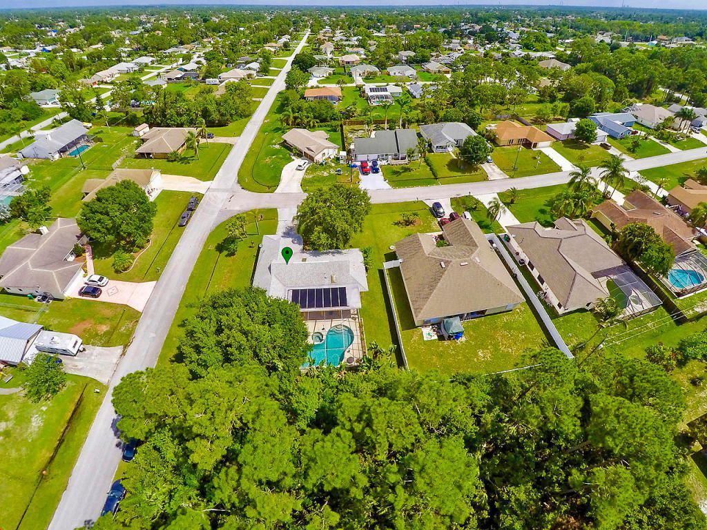 602 SE Polynesian Ave