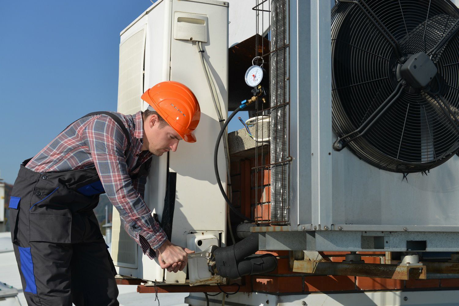 tech fixing an air conditioner 
