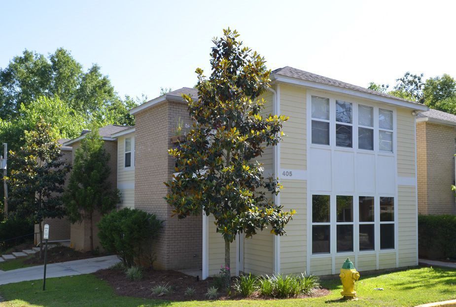 Courtyard at All Saints Tallahassee Student Housing