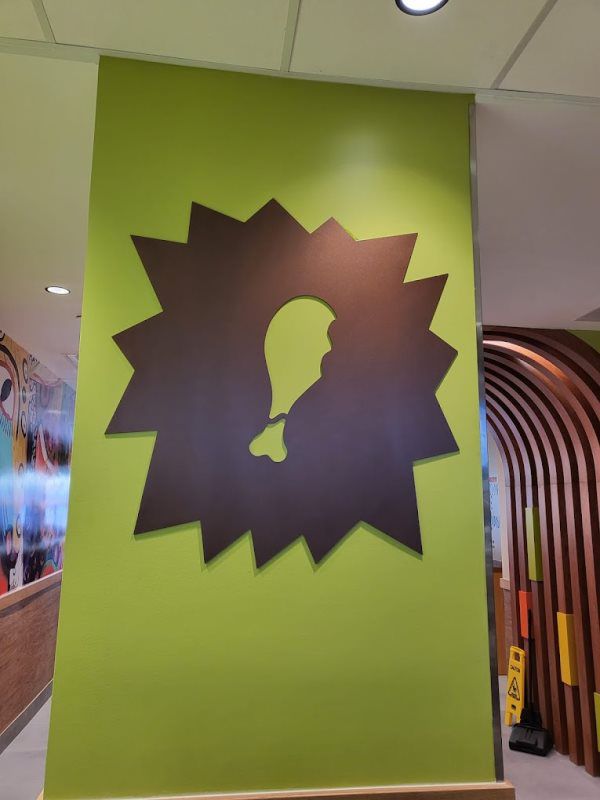 Add both style and privacy with a window vinyl wrap from Mineola Signs. These vinyl wall wraps are perfect for storefronts or office windows, providing the ideal combination of aesthetics and function. Our custom vinyl murals for windows offer enhanc