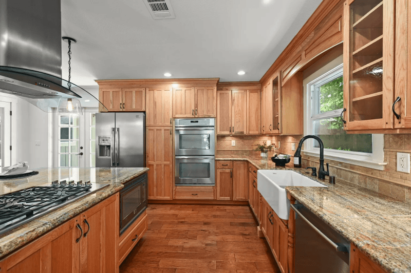2175 WHYTE PARK AVE 11
