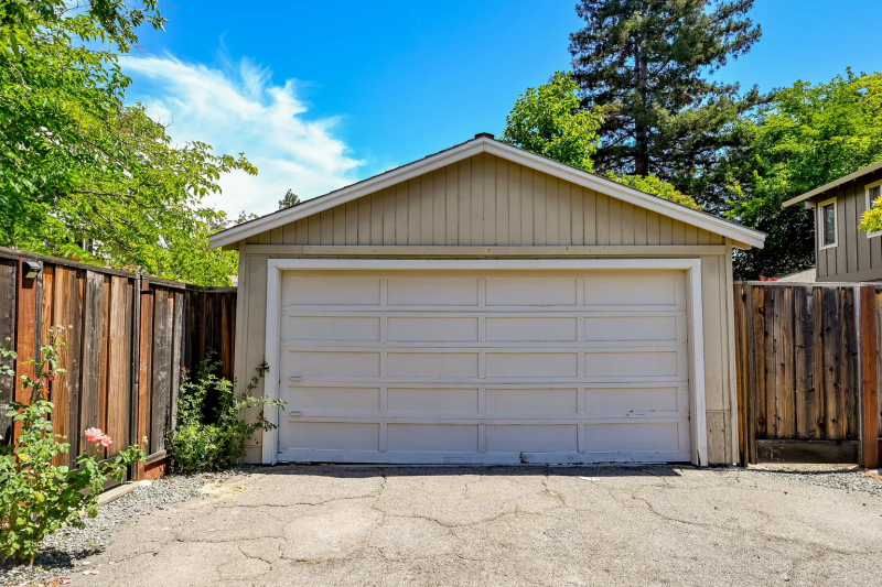 2175 WHYTE PARK AVE 21
