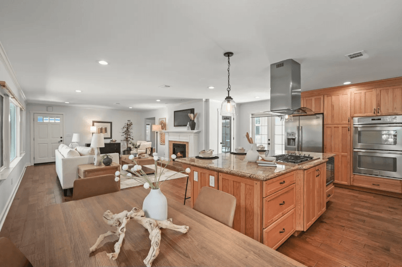 2175 WHYTE PARK AVE 12
