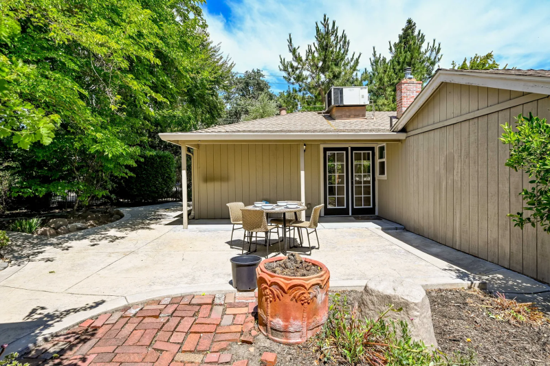 2175 WHYTE PARK AVE 23