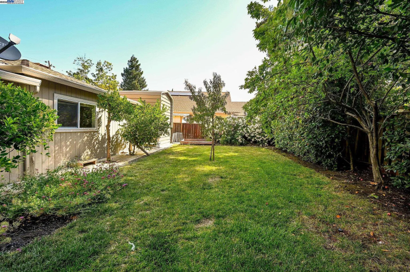 2175 WHYTE PARK AVE 5