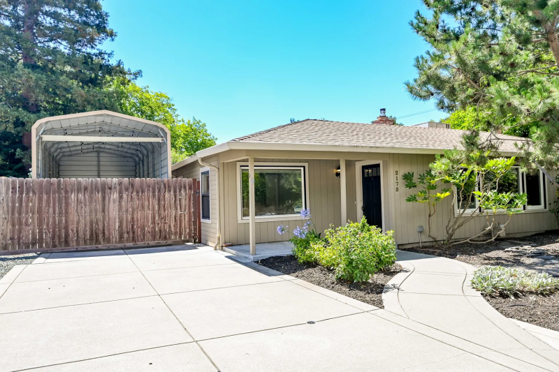 2175 WHYTE PARK AVE 3