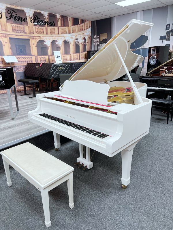 PREOWNED YAMAHA C7 WHITE GRAND PIANO FAOR SALE