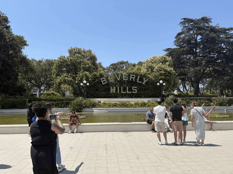 Experience the most complete Hollywood bus tour and discover the best of Los Angeles! Visit iconic landmarks and celebrity homes in Hollywood and Beverly Hills, journey through Rodeo Drive, cruise the Sunset Strip, and discover exclusive celebrity ne