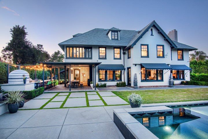 851 Fairfield Circle