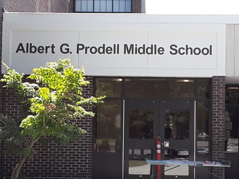  vibrant vinyl sign showcasing a bold business logo and eye-catching graphics, designed for storefront display in New York.
Vinyl signs are a versatile and cost-effective signage solution for businesses in New York. These signs are made with high-qua