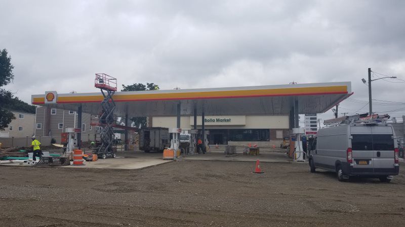 Reliable sign installation services from Wendell Awnings North, offering installation for everything from commercial entrance canopies to custom signage near me. Based in Mineola, New York, we provide meticulous attention to detail for durable and ey