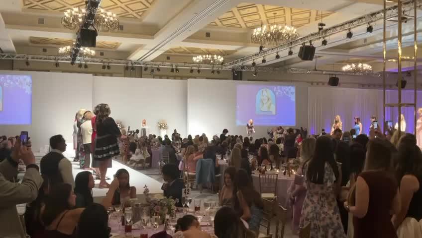 Woman Gala video 5